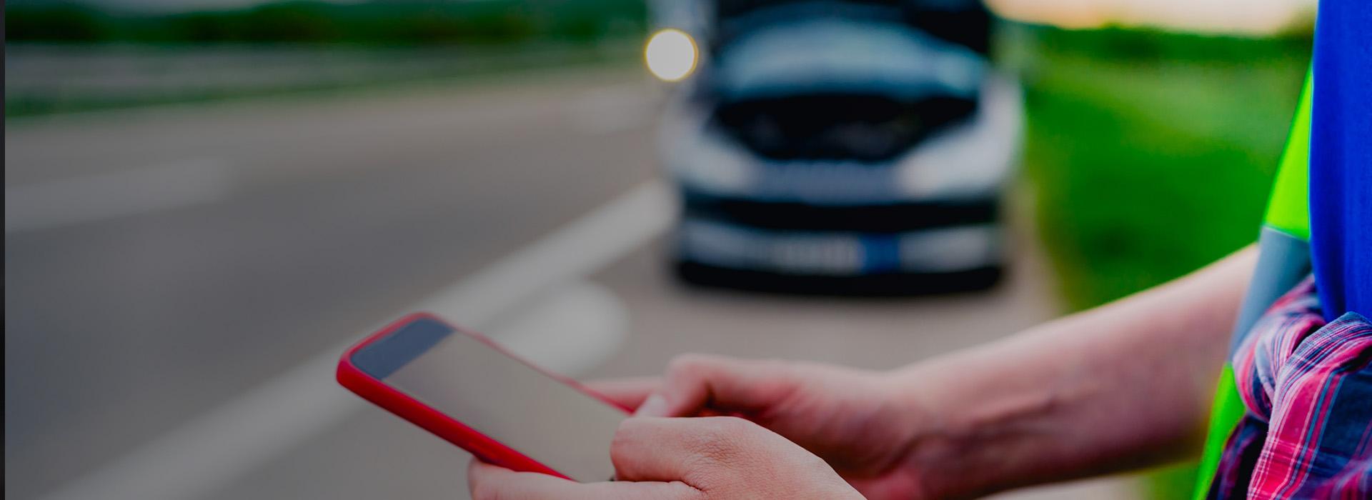 Telefon z czerwonymi pleckami